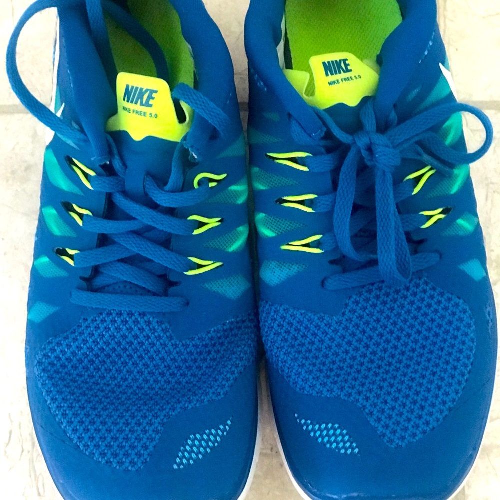 NIKE